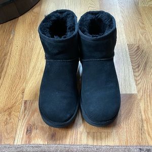 UGG women’s class ll minis